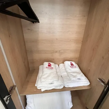 Matisse No26 - One Bedroom With Parking Apartment